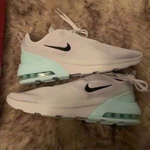 Nike air max motion 2 shoes